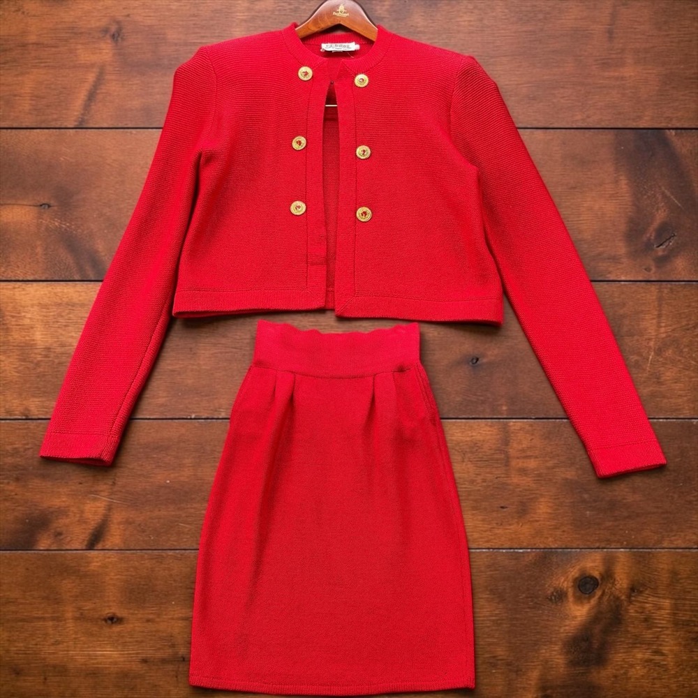 Vintage USA St John Marie Gray Red Santana Knit Skirt Suit Gold Crest Buttons 6